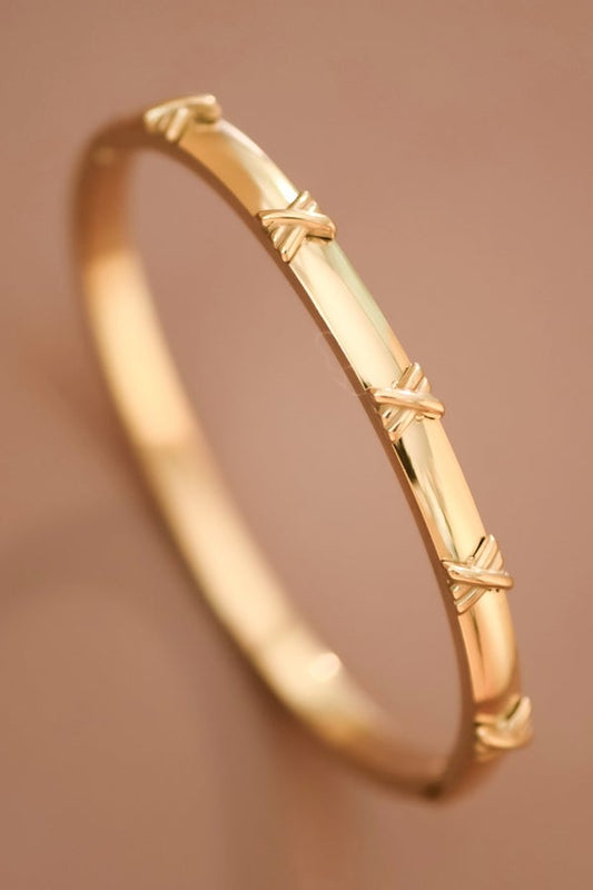 18k Gold Plated Stainless Steel Bangle Bracelet- Simply Simpson's Boutique is a Women's Online Fashion Boutique Located in Jupiter, Florida