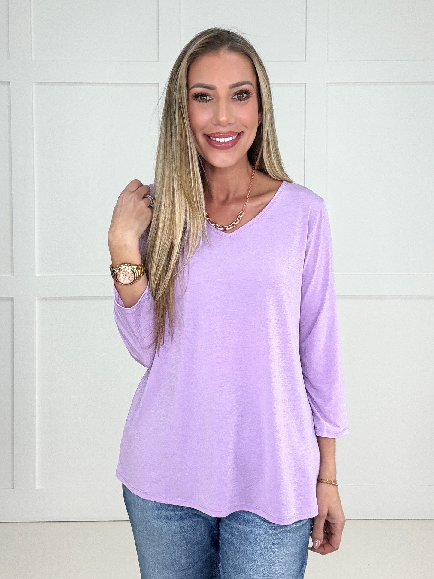 Dear Scarlett Basic V-Neck Top-100 Short Sleeves- Simply Simpson's Boutique is a Women's Online Fashion Boutique Located in Jupiter, Florida
