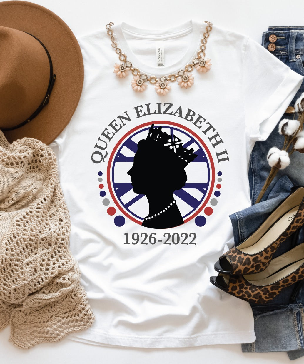 Long Live The QUEEN-Graphic Tee- Simply Simpson's Boutique is a Women's Online Fashion Boutique Located in Jupiter, Florida