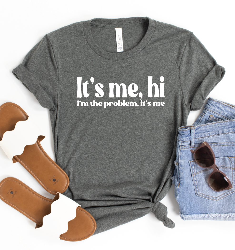 It's me, hi i'm the problem, it's me-Graphic Tee- Simply Simpson's Boutique is a Women's Online Fashion Boutique Located in Jupiter, Florida