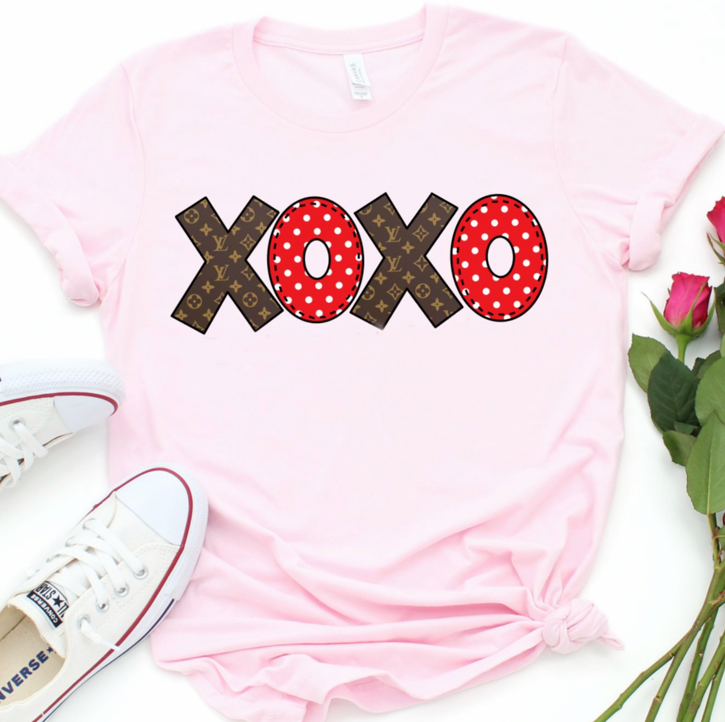 XOXO-Graphic Tee- Simply Simpson's Boutique is a Women's Online Fashion Boutique Located in Jupiter, Florida