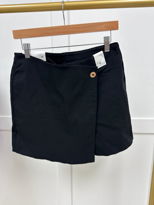 Dear Scarlett Black Executive Skort-190 Skirts/Shorts- Simply Simpson's Boutique is a Women's Online Fashion Boutique Located in Jupiter, Florida