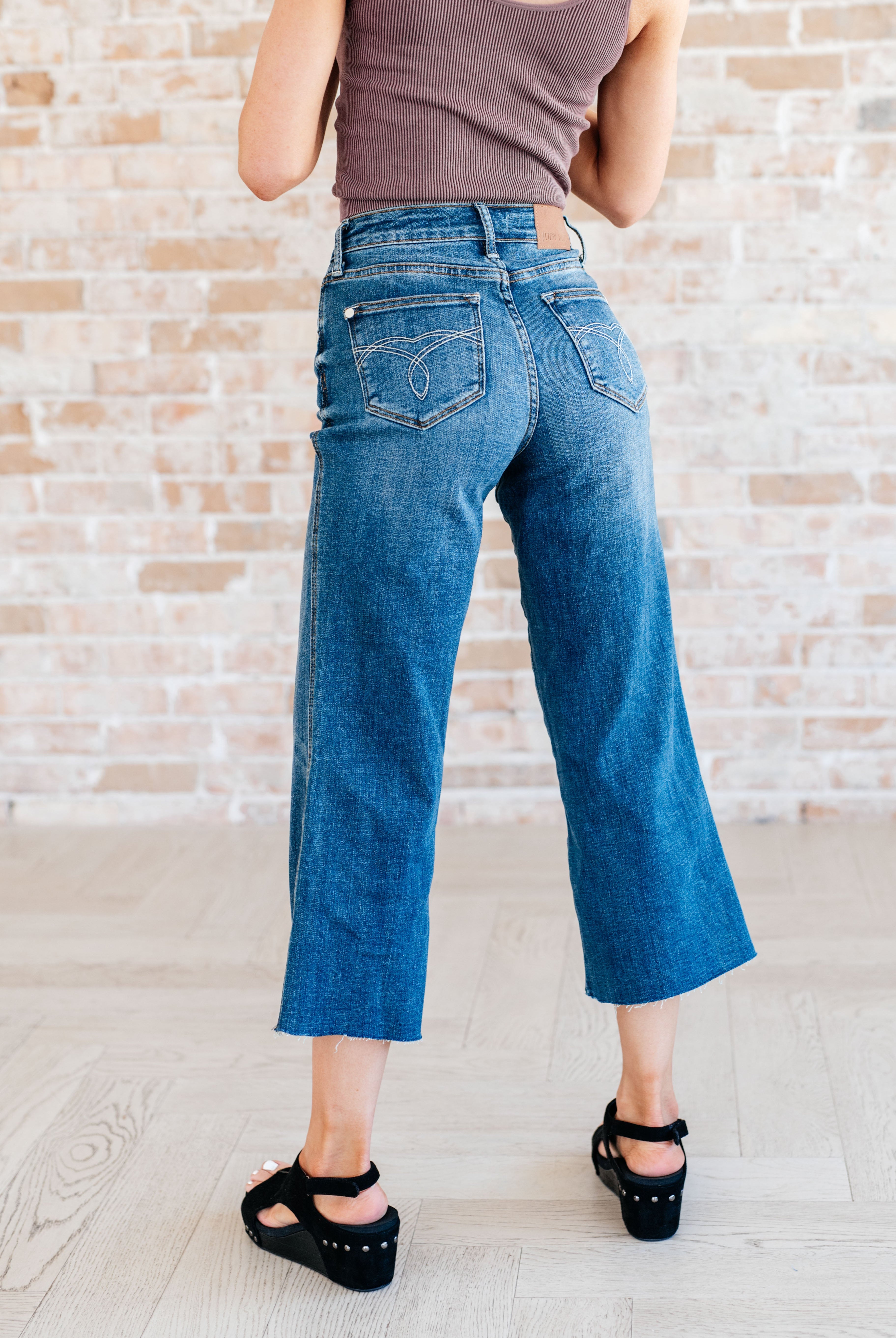 Hayes High Rise Wide Leg Crop Jeans-Jeans- Simply Simpson's Boutique is a Women's Online Fashion Boutique Located in Jupiter, Florida