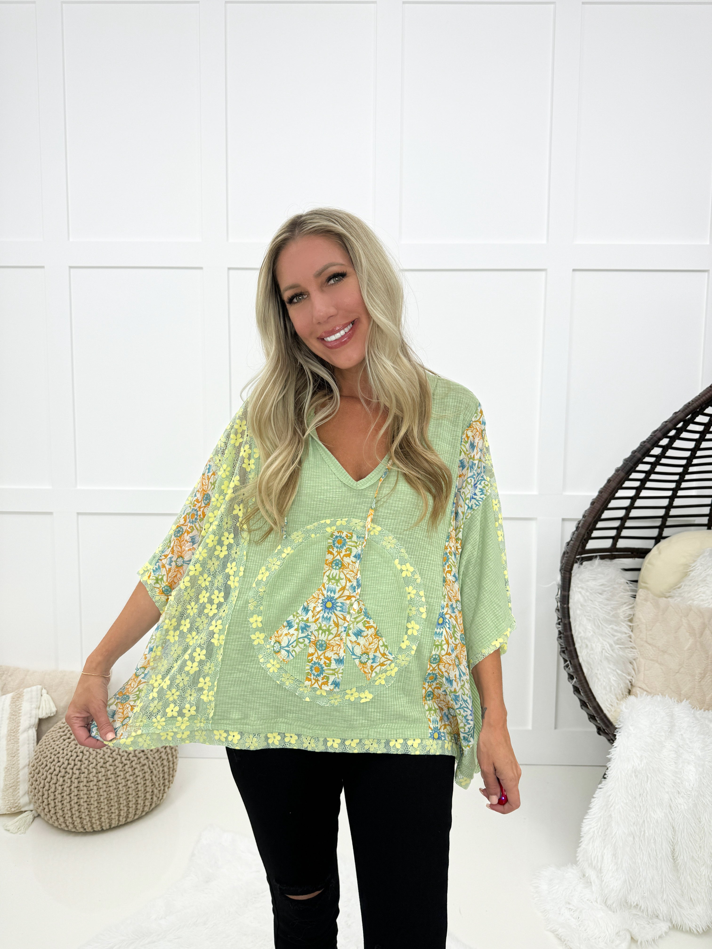 POL Peace & Flowers Top-100 Short Sleeves- Simply Simpson's Boutique is a Women's Online Fashion Boutique Located in Jupiter, Florida