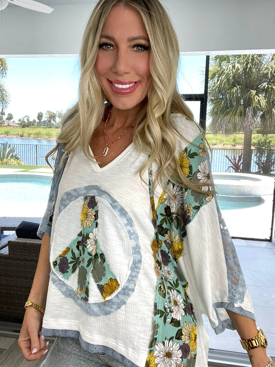 POL Peace & Flowers Top-100 Short Sleeves- Simply Simpson's Boutique is a Women's Online Fashion Boutique Located in Jupiter, Florida