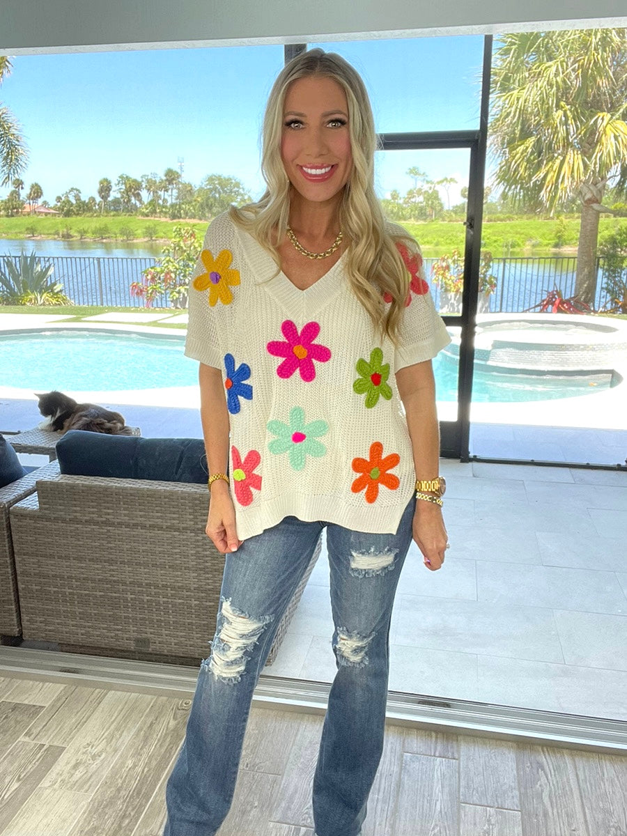 Fresh as a Daisy Knit Top-100 Short Sleeves- Simply Simpson's Boutique is a Women's Online Fashion Boutique Located in Jupiter, Florida