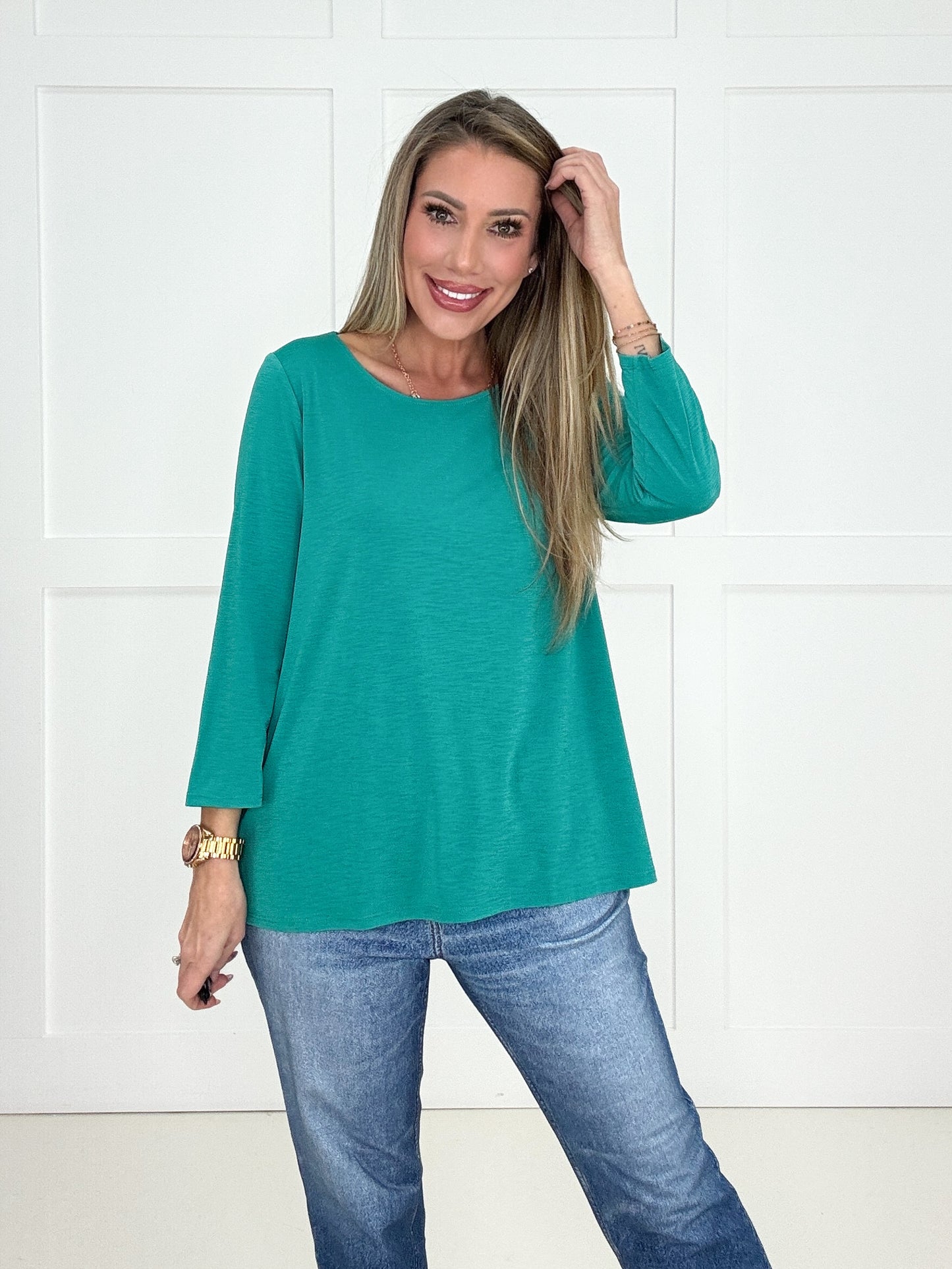 Dear Scarlett Basic Round Neck Top-100 Short Sleeves- Simply Simpson's Boutique is a Women's Online Fashion Boutique Located in Jupiter, Florida