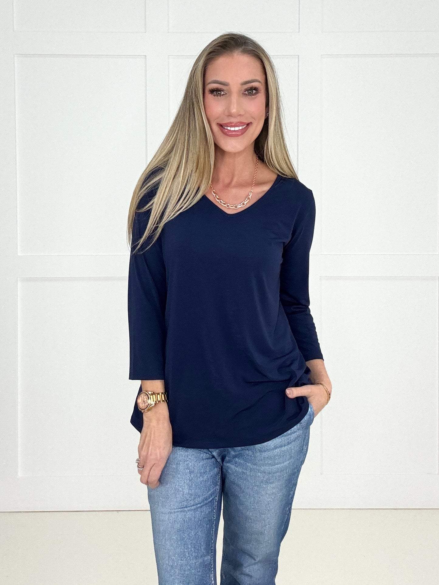 Dear Scarlett Basic V-Neck Top-100 Short Sleeves- Simply Simpson's Boutique is a Women's Online Fashion Boutique Located in Jupiter, Florida
