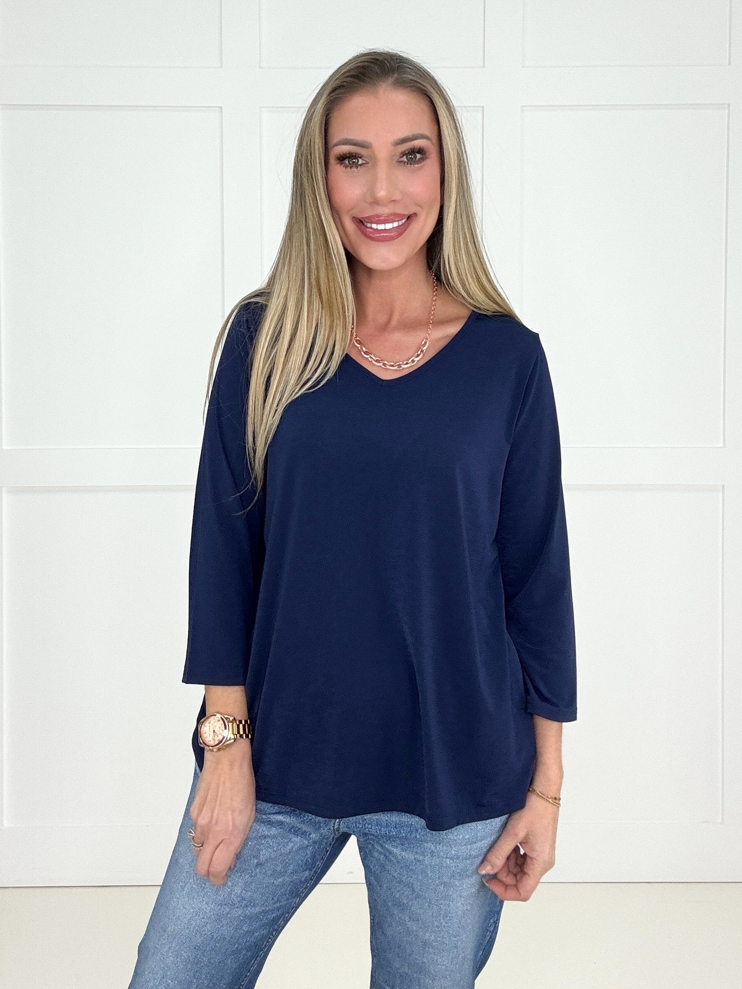 Dear Scarlett Basic V-Neck Top-100 Short Sleeves- Simply Simpson's Boutique is a Women's Online Fashion Boutique Located in Jupiter, Florida