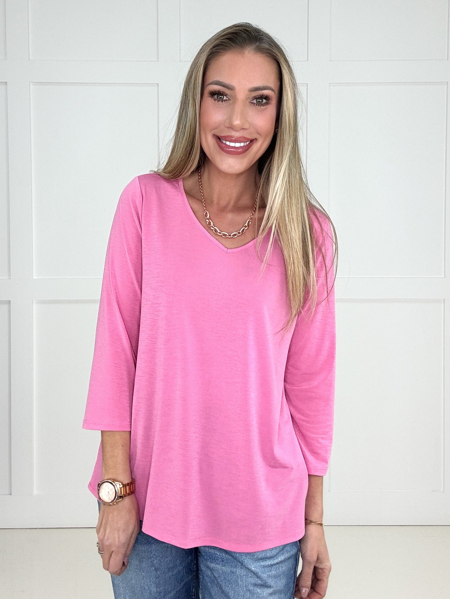 Dear Scarlett Basic V-Neck Top-100 Short Sleeves- Simply Simpson's Boutique is a Women's Online Fashion Boutique Located in Jupiter, Florida