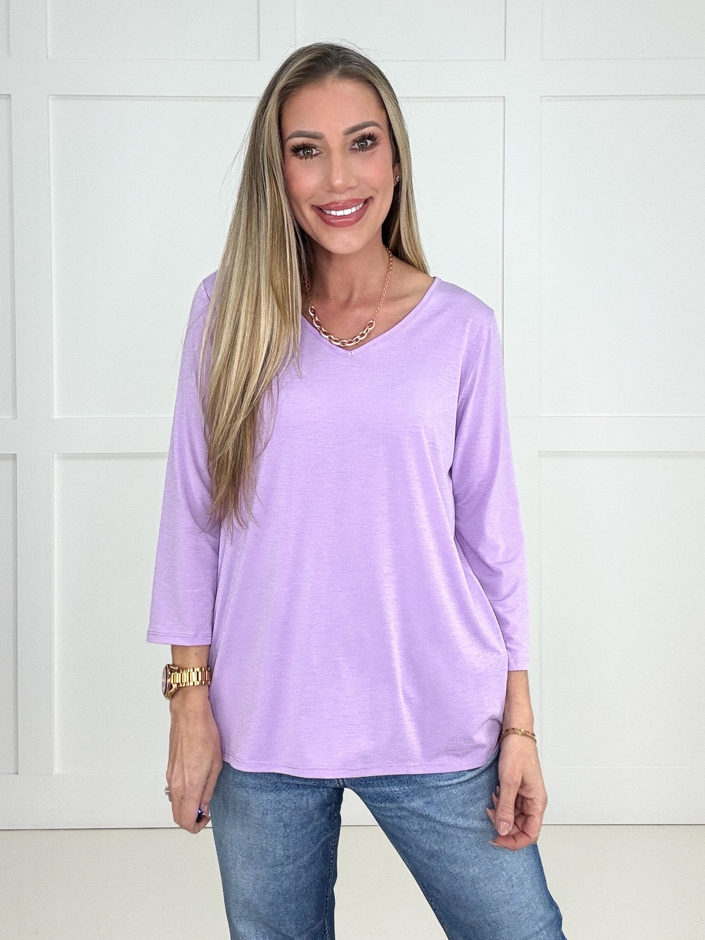 Dear Scarlett Basic V-Neck Top-100 Short Sleeves- Simply Simpson's Boutique is a Women's Online Fashion Boutique Located in Jupiter, Florida