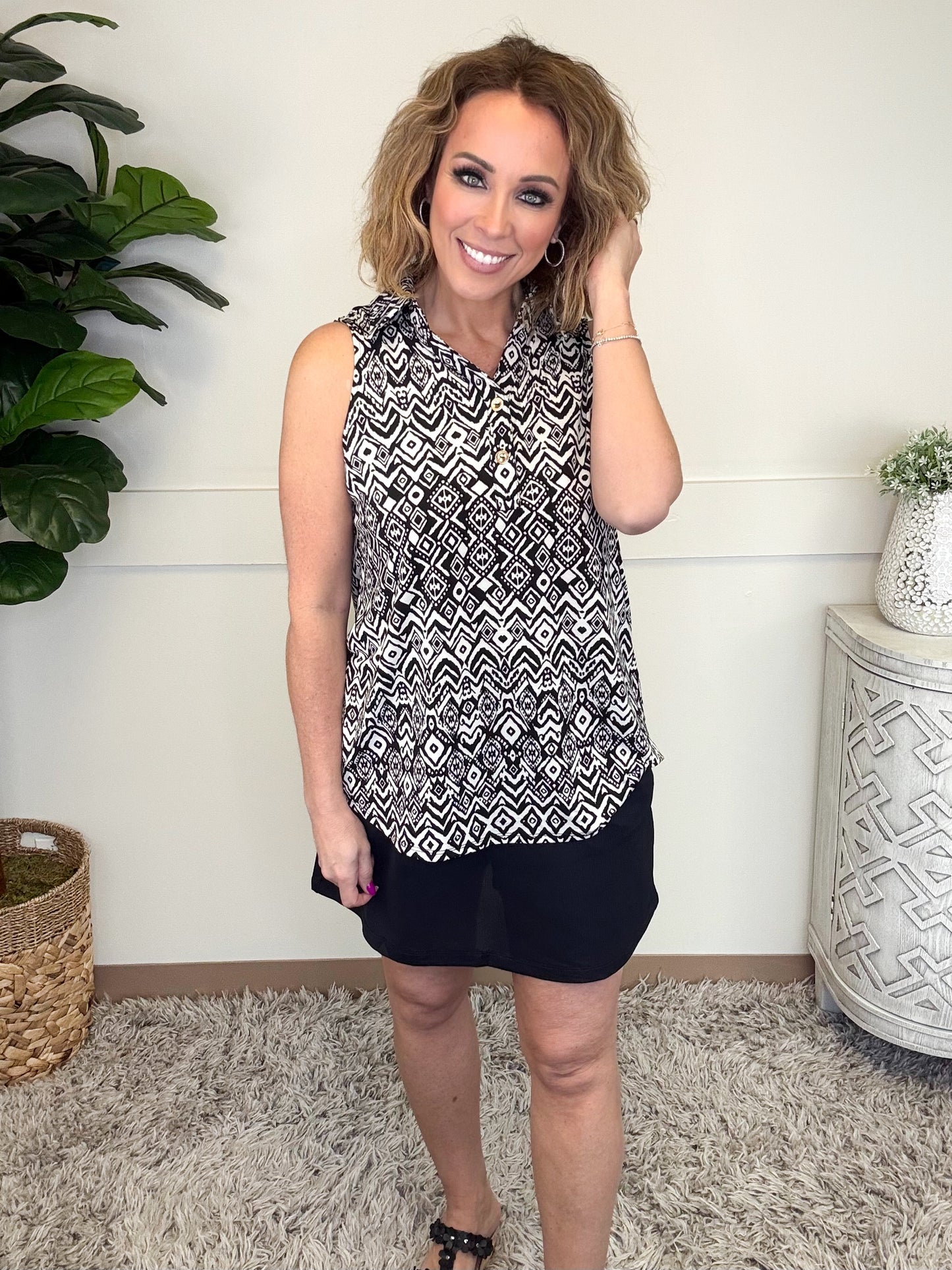 Dear Scarlett Black & White Top-120 Sleeveless- Simply Simpson's Boutique is a Women's Online Fashion Boutique Located in Jupiter, Florida