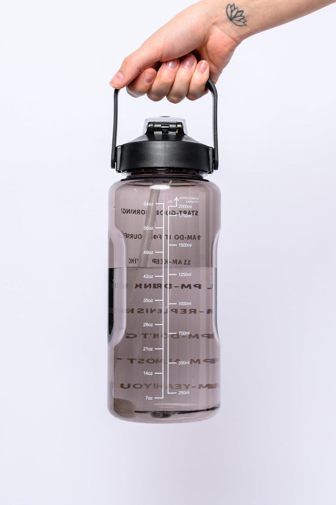 Elevated Water Tracking Bottle in Black-Accessories- Simply Simpson's Boutique is a Women's Online Fashion Boutique Located in Jupiter, Florida