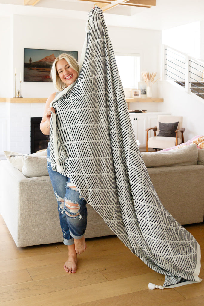 Everett Blanket Single Cuddle Size in Black & White-Blankets- Simply Simpson's Boutique is a Women's Online Fashion Boutique Located in Jupiter, Florida