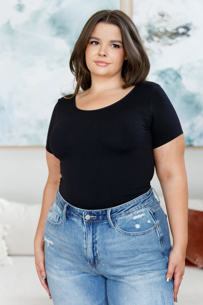 Everyday Scoop Neck Short Sleeve Top in Black-Shirts & Tops- Simply Simpson's Boutique is a Women's Online Fashion Boutique Located in Jupiter, Florida
