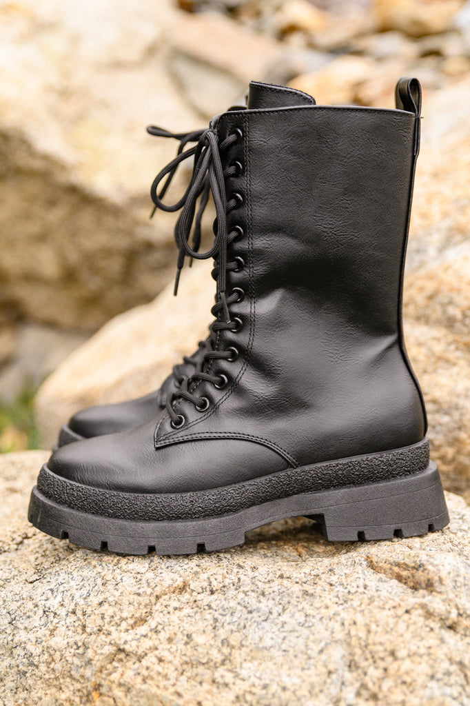 Fresh Feels Combat Boots In Black-Shoes- Simply Simpson's Boutique is a Women's Online Fashion Boutique Located in Jupiter, Florida