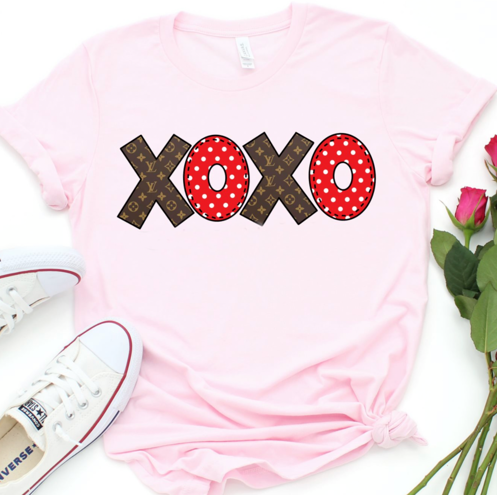 XOXO-Graphic Tee- Simply Simpson's Boutique is a Women's Online Fashion Boutique Located in Jupiter, Florida